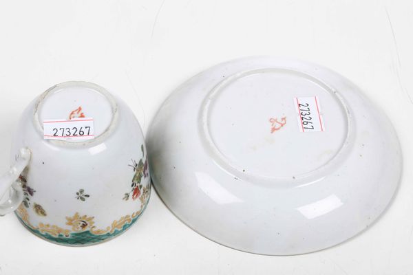Tazza con piattino<BR>Venezia, Manifattura Cozzi, 1770-1790<BR>  - Asta Porcellane venete ed europee di un'importante Famiglia veneziana - Associazione Nazionale - Case d'Asta italiane