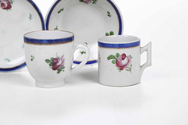 Una salsiera e due tazze con piattino<BR>Veneto, Manifatture Cozzi e Treviso Fontebasso, 1780-inizi del XIX secolo  - Asta Porcellane venete ed europee di un'importante Famiglia veneziana - Associazione Nazionale - Case d'Asta italiane