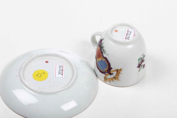 Tazza con piattino<BR>Nove, Manifattura Antonibon, gestione Parolin, 1770 circa  - Asta Porcellane venete ed europee di un'importante Famiglia veneziana - Associazione Nazionale - Case d'Asta italiane
