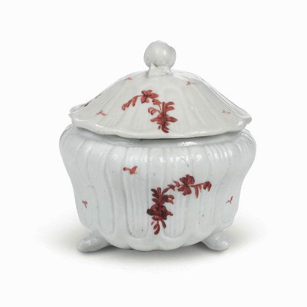 Piccola zuccheriera<BR>Nove, Manifattura Antonibon, 1752-1781<BR>  - Asta Porcellane venete ed europee di un'importante Famiglia veneziana - Associazione Nazionale - Case d'Asta italiane