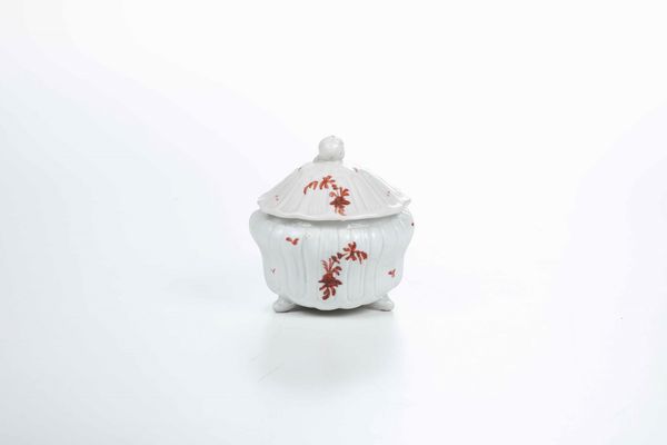 Piccola zuccheriera<BR>Nove, Manifattura Antonibon, 1752-1781<BR>  - Asta Porcellane venete ed europee di un'importante Famiglia veneziana - Associazione Nazionale - Case d'Asta italiane