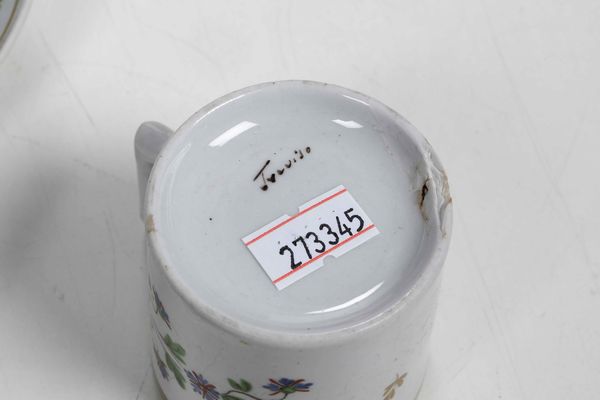 Coppia di tazze con piattino<BR>Treviso, Fontebasso, primo quarto del XIX secolo  - Asta Porcellane venete ed europee di un'importante Famiglia veneziana - Associazione Nazionale - Case d'Asta italiane