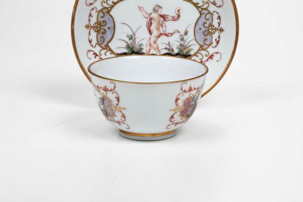 Due tazze e due piattini<BR>Doccia, Manifattura di Carlo Ginori, 1750 circa  - Asta Porcellane venete ed europee di un'importante Famiglia veneziana - Associazione Nazionale - Case d'Asta italiane