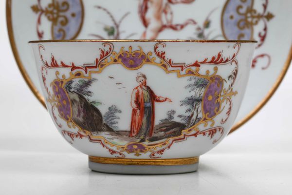 Due tazze e due piattini<BR>Doccia, Manifattura di Carlo Ginori, 1750 circa  - Asta Porcellane venete ed europee di un'importante Famiglia veneziana - Associazione Nazionale - Case d'Asta italiane