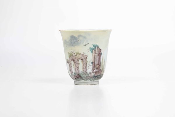 Tazza<BR>Napoli, Capodimonte, Manifattura di Carlo di Borbone, 1750-1755<BR>  - Asta Porcellane venete ed europee di un'importante Famiglia veneziana - Associazione Nazionale - Case d'Asta italiane