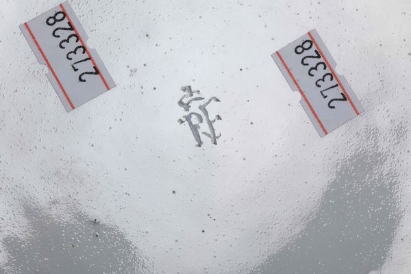 Piatto<BR>Napoli, Real Fabbrica Ferdinandea, 1785 circa  - Asta Porcellane venete ed europee di un'importante Famiglia veneziana - Associazione Nazionale - Case d'Asta italiane