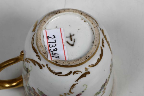 Tazza con piattino<BR>Vinovo, 1776-1779 (periodo Hannong)  - Asta Porcellane venete ed europee di un'importante Famiglia veneziana - Associazione Nazionale - Case d'Asta italiane