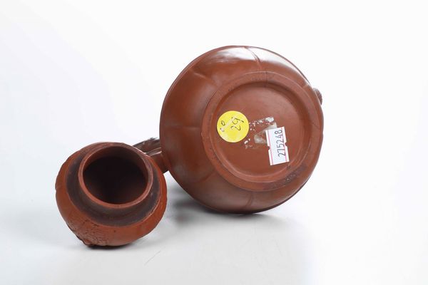 Una caffettiera e un coperchio<BR>Meissen, 1710-1715<BR>Modello di Johann Jakob Irminger<BR>  - Asta Porcellane venete ed europee di un'importante Famiglia veneziana - Associazione Nazionale - Case d'Asta italiane