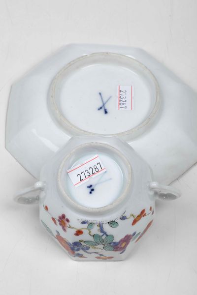 Rara tazza con piattino<BR>Meissen, 1725-1730  - Asta Porcellane venete ed europee di un'importante Famiglia veneziana - Associazione Nazionale - Case d'Asta italiane