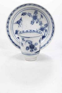 Tazza con piattino<BR>Vienna, Manifattura Imperiale, terzo quarto del XVIII secolo<BR><BR>  - Asta Porcellane venete ed europee di un'importante Famiglia veneziana - Associazione Nazionale - Case d'Asta italiane