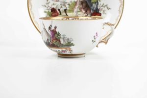 Una tazza e un piattino <BR>Vienna, Manifattura Imperiale, 1760 circa<BR><BR>  - Asta Porcellane venete ed europee di un'importante Famiglia veneziana - Associazione Nazionale - Case d'Asta italiane