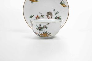 Rara tazza con piattino<BR>Venezia, Manifattura Cozzi, 1770 circa<BR>  - Asta Porcellane venete ed europee di un'importante Famiglia veneziana - Associazione Nazionale - Case d'Asta italiane