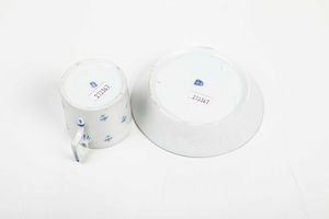 Tazza con piattino<BR>Vienna, Manifattura Imperiale, 1820 circa  - Asta Porcellane venete ed europee di un'importante Famiglia veneziana - Associazione Nazionale - Case d'Asta italiane