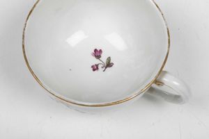 Tazza con piattino<BR>Germania, Manifattura di Ludwigsburg, 1760-1770  - Asta Porcellane venete ed europee di un'importante Famiglia veneziana - Associazione Nazionale - Case d'Asta italiane