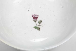 Rara ciotola<BR>Olanda, Manifattura di Weesp, 1759-1771  - Asta Porcellane venete ed europee di un'importante Famiglia veneziana - Associazione Nazionale - Case d'Asta italiane