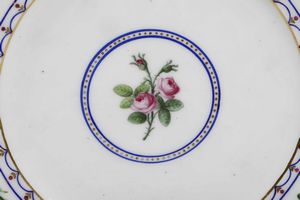 Piatto<BR>S�vres, 1780-1790 circa<BR><BR>  - Asta Porcellane venete ed europee di un'importante Famiglia veneziana - Associazione Nazionale - Case d'Asta italiane