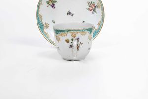 Tazza con piattino<BR>Venezia, Manifattura Cozzi, 1770-1790<BR>  - Asta Porcellane venete ed europee di un'importante Famiglia veneziana - Associazione Nazionale - Case d'Asta italiane