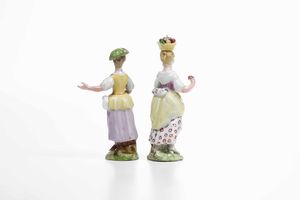 Due figurine di popolane<BR>Venezia, Manifattura Cozzi, verso il 1780<BR>  - Asta Porcellane venete ed europee di un'importante Famiglia veneziana - Associazione Nazionale - Case d'Asta italiane