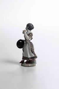 Figurina di fanciulla con cappello<BR>Venezia, Manifattura Cozzi, 1785 circa  - Asta Porcellane venete ed europee di un'importante Famiglia veneziana - Associazione Nazionale - Case d'Asta italiane