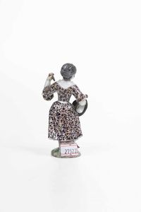 Figurina di fanciulla con cappello<BR>Venezia, Manifattura Cozzi, 1785 circa  - Asta Porcellane venete ed europee di un'importante Famiglia veneziana - Associazione Nazionale - Case d'Asta italiane