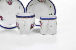 Una salsiera e due tazze con piattino<BR>Veneto, Manifatture Cozzi e Treviso Fontebasso, 1780-inizi del XIX secolo  - Asta Porcellane venete ed europee di un'importante Famiglia veneziana - Associazione Nazionale - Case d'Asta italiane