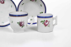 Una salsiera e due tazze con piattino<BR>Veneto, Manifatture Cozzi e Treviso Fontebasso, 1780-inizi del XIX secolo  - Asta Porcellane venete ed europee di un'importante Famiglia veneziana - Associazione Nazionale - Case d'Asta italiane