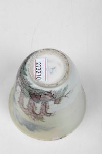 Tazza<BR>Napoli, Capodimonte, Manifattura di Carlo di Borbone, 1750-1755<BR>  - Asta Porcellane venete ed europee di un'importante Famiglia veneziana - Associazione Nazionale - Case d'Asta italiane