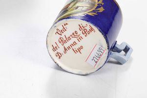 Tazza con piattino<BR>Napoli, Manifattura Giustiniani (?), primo quarto del XIX secolo<BR>  - Asta Porcellane venete ed europee di un'importante Famiglia veneziana - Associazione Nazionale - Case d'Asta italiane