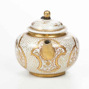 Teiera<BR>Meissen, 1715-1720 circa <BR>Decorazione �Hausmaler�<BR>  - Asta Porcellane venete ed europee di un'importante Famiglia veneziana - Associazione Nazionale - Case d'Asta italiane