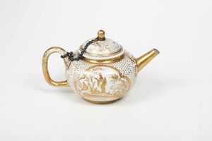 Teiera<BR>Meissen, 1715-1720 circa <BR>Decorazione �Hausmaler�<BR>  - Asta Porcellane venete ed europee di un'importante Famiglia veneziana - Associazione Nazionale - Case d'Asta italiane