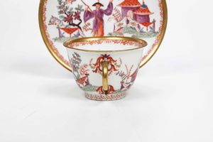 Tazza con piattino<BR>Meissen (?), 1720-1725 circa<BR>Decorazione probabilmente Hausmaler viennese  - Asta Porcellane venete ed europee di un'importante Famiglia veneziana - Associazione Nazionale - Case d'Asta italiane