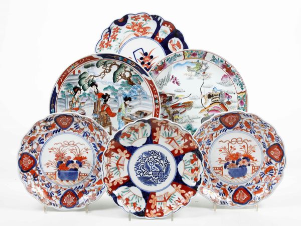 Lotto composto da sei piatti in porcellana, Cina/Giappone, XIX-XX secolo  - Asta Asian Art - Associazione Nazionale - Case d'Asta italiane