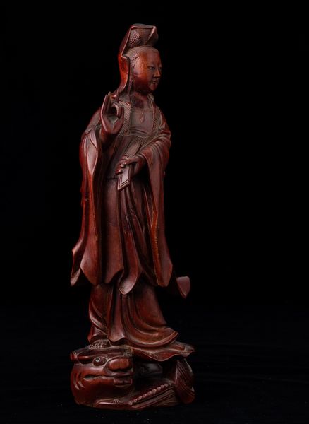 Figura in legno raffigurante Guanyin, Cina, XX secolo  - Asta Asian Art - Associazione Nazionale - Case d'Asta italiane