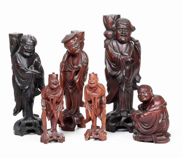 Sei figure in legno intagliato, Cina, XX secolo  - Asta Asian Art - Associazione Nazionale - Case d'Asta italiane