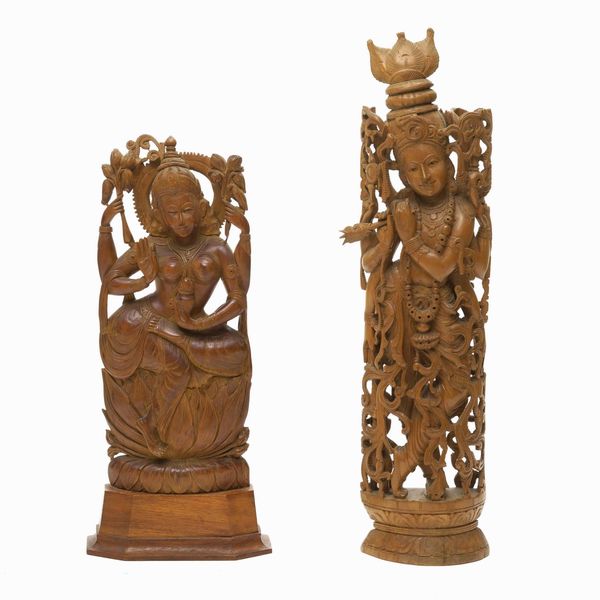 Lotto composto da due figure di divinit scolpite in legno, India, XIX secolo  - Asta Asian Art - Associazione Nazionale - Case d'Asta italiane