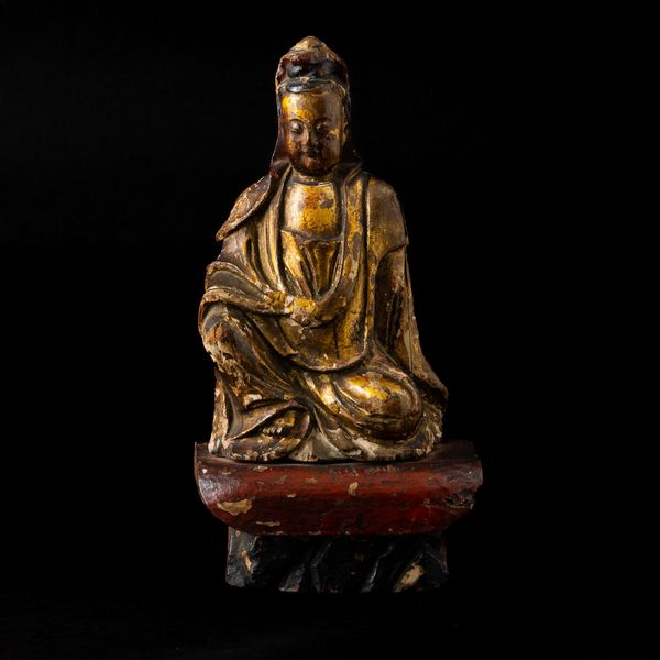 Figura di Guanyin scolpita in legno laccato e dorato, Cina, Dinastia Qing, XIX secolo  - Asta Asian Art - Associazione Nazionale - Case d'Asta italiane
