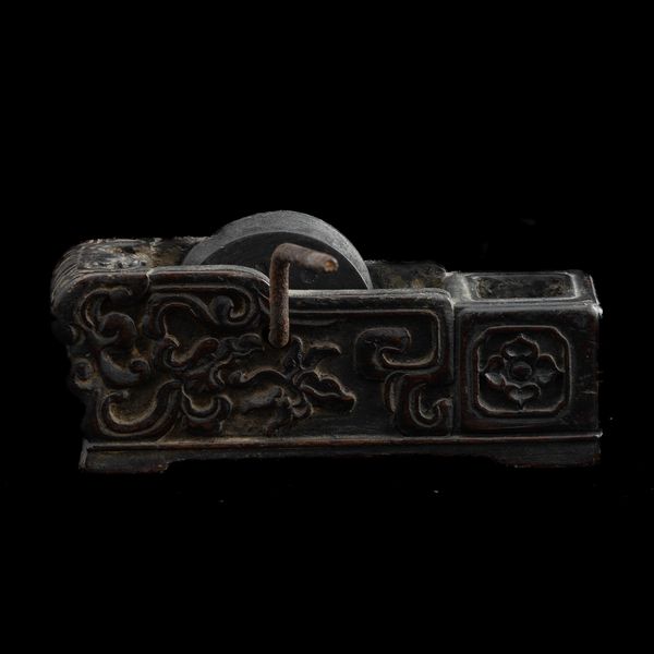 Rocchetto in legno, Cina, Dinastia Qing, XIX secolo  - Asta Asian Art - Associazione Nazionale - Case d'Asta italiane