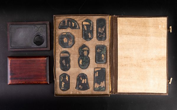 Lotto composto da pietra da inchiostro e dieci sigilli, Cina, Dinastia Qing, XIX secolo  - Asta Asian Art - Associazione Nazionale - Case d'Asta italiane