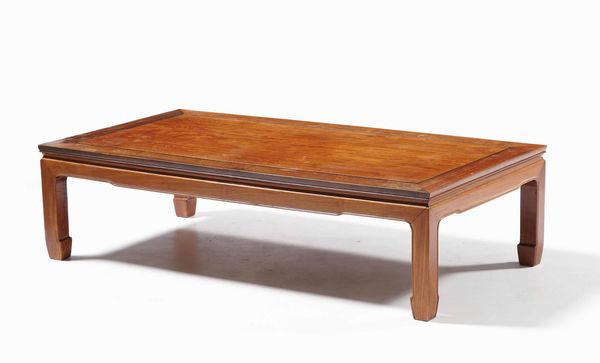 Tavolo basso in legno, Cina, Dinastia Qing, XIX secolo  - Asta Asian Art - Associazione Nazionale - Case d'Asta italiane