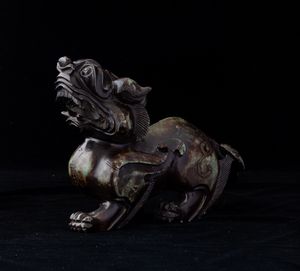 Figura di leone scolpita in giada, Cina, XX secolo  - Asta Asian Art - Associazione Nazionale - Case d'Asta italiane