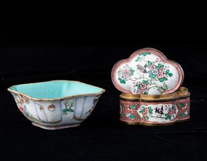 Lotto composto da ciotola in porcellana e scatolina in smalto, Cina, Dinastia Qing, XIX secolo  - Asta Asian Art - Associazione Nazionale - Case d'Asta italiane