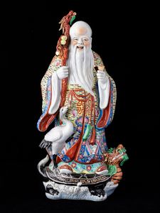 Figura di saggio in porcellana, Cina, Repubblica, XX secolo  - Asta Asian Art - Associazione Nazionale - Case d'Asta italiane