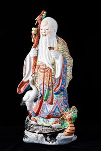 Figura di saggio in porcellana, Cina, Repubblica, XX secolo  - Asta Asian Art - Associazione Nazionale - Case d'Asta italiane