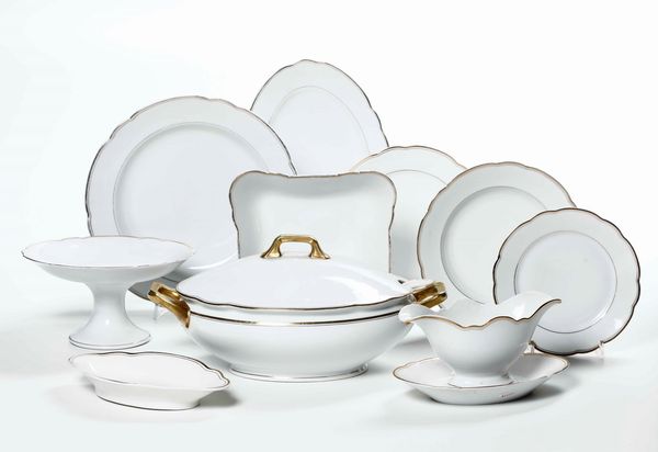 Servizio da tavola con bordo oro<BR>Germania, Vohenstrauss (Bavaria), Manifattura Johann Seltmann, XX secolo  - Asta Arredo per la tavola - Associazione Nazionale - Case d'Asta italiane