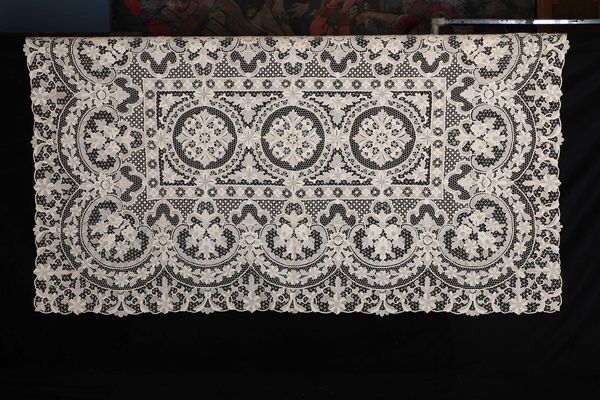 Tovaglia con 12 tovaglioli  - Asta Arredo per la tavola - Associazione Nazionale - Case d'Asta italiane