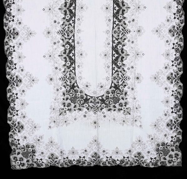 Tovaglia con dodici tovaglioli  - Asta Arredo per la tavola - Associazione Nazionale - Case d'Asta italiane