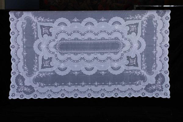 Tovaglia con 12 tovaglioli  - Asta Arredo per la tavola - Associazione Nazionale - Case d'Asta italiane