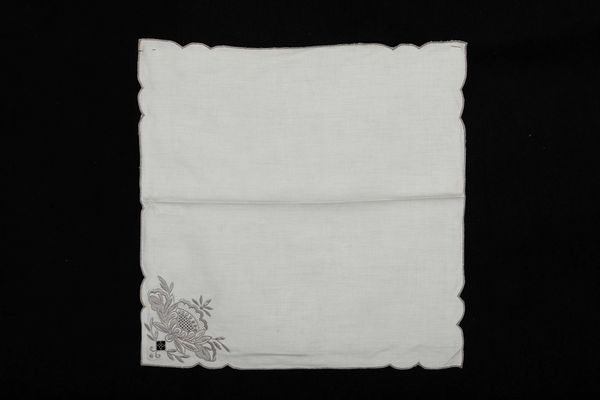 Tovaglia con 12 tovaglioli  - Asta Arredo per la tavola - Associazione Nazionale - Case d'Asta italiane