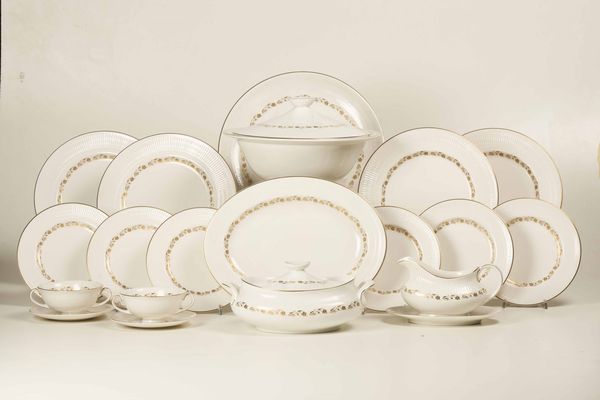 Servizio da tavola �Fairfax�<BR>Inghilterra, Manifattura Royal Doulton, XX secolo  - Asta Arredo per la tavola - Associazione Nazionale - Case d'Asta italiane