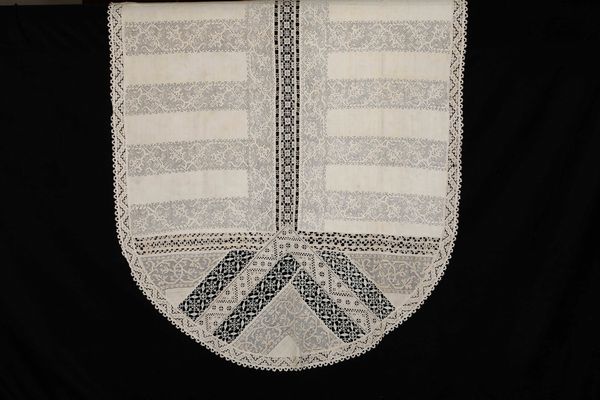 Tovaglia ovale  - Asta Arredo per la tavola - Associazione Nazionale - Case d'Asta italiane